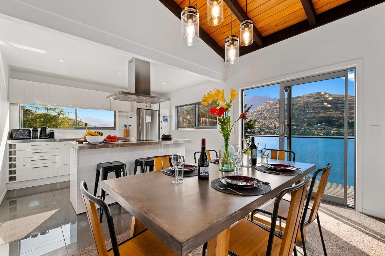 Holiday home Lakefront Dream 4 Bed *