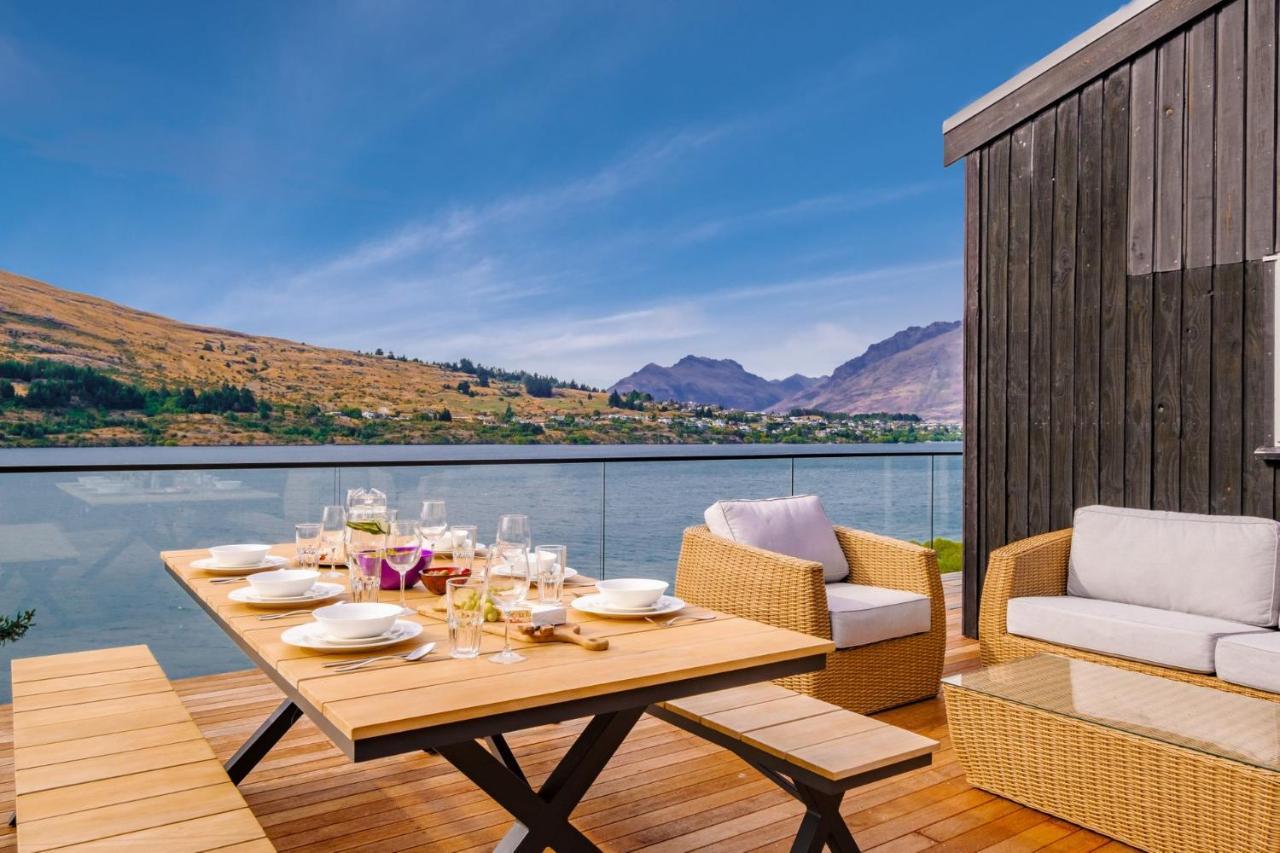 Lakefront Dream 4 Bed Holiday home *