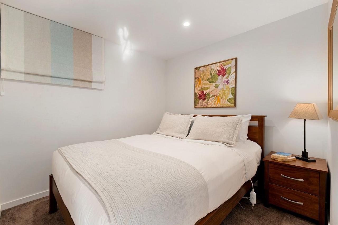 Lakefront Dream 4 Bed Holiday home