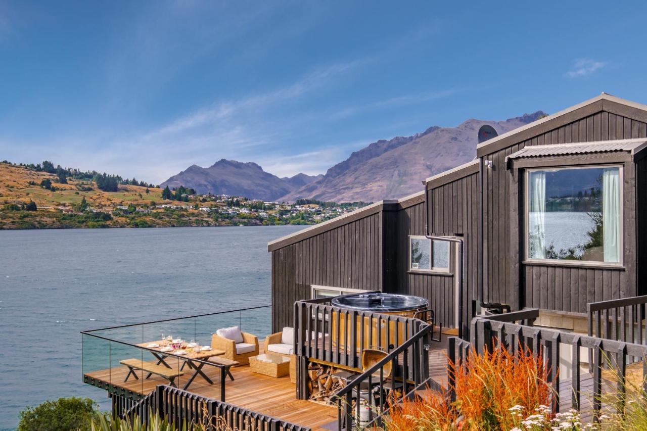 Lakefront Dream 4 Bed Holiday home